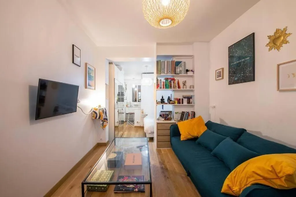 Cosy Avec Terrasse Parijs